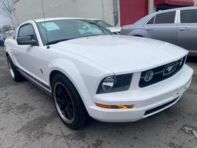 2009 FORD MUSTANG COUPE WHITE AUTOMATIC - Auto Spot