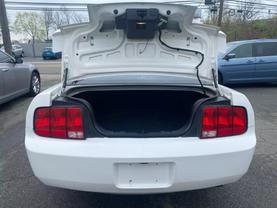 2009 FORD MUSTANG COUPE WHITE AUTOMATIC - Auto Spot