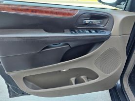 2016 CHRYSLER TOWN & COUNTRY PASSENGER V6, 3.6 LITER TOURING MINIVAN 4D