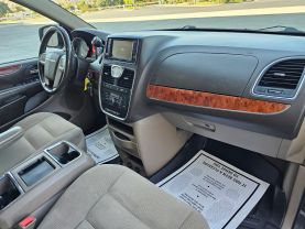 2016 CHRYSLER TOWN & COUNTRY PASSENGER V6, 3.6 LITER TOURING MINIVAN 4D