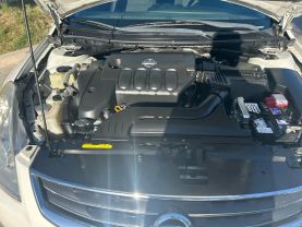 2010 Nissan Altima - Image 7