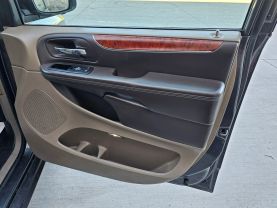2016 CHRYSLER TOWN & COUNTRY PASSENGER V6, 3.6 LITER TOURING MINIVAN 4D