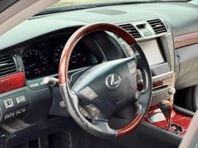2010 LEXUS LS SEDAN V8, 4.6 LITER LS 460 SEDAN 4D