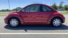 2010 VOLKSWAGEN NEW BEETLE HATCHBACK 5-CYL, PZEV, 2.5 LITER HATCHBACK 2D