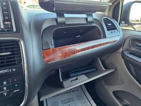 2016 CHRYSLER TOWN & COUNTRY PASSENGER V6, 3.6 LITER TOURING MINIVAN 4D