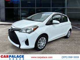 2017 TOYOTA YARIS HATCHBACK WHITE AUTOMATIC - CARPALACE, Chantilly, VA. 38.91645215435775, -77.47495885092432
