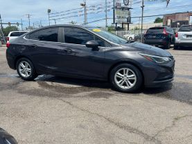 2017 Chevrolet Cruze - Image 2