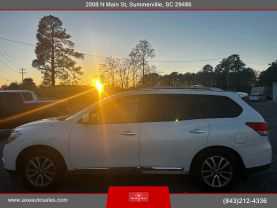 2015 Nissan Pathfinder - Image 2
