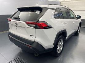 2021 TOYOTA RAV4 SUV 4-CYL, DYNAMIC-FORCE, 2.5 LITER XLE SPORT UTILITY 4D