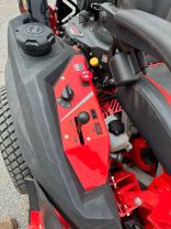 2023 GRAVELY 600 COMMERCIAL LAWN MOWER - -