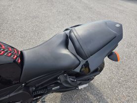 2011 YAMAHA FZ8 SPORTBIKES - -