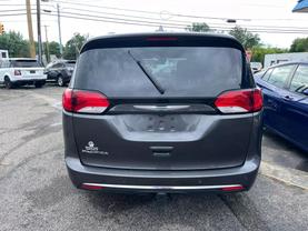 2017 Chrysler Pacifica - Image 3