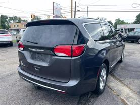 2017 Chrysler Pacifica - Image 4