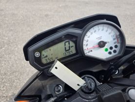 2011 YAMAHA FZ8 SPORTBIKES - -