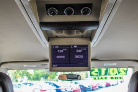 2015 Chrysler Town & Country - Image 16