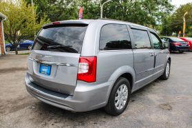 2015 Chrysler Town & Country - Image 7
