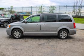 2015 Chrysler Town & Country - Image 4