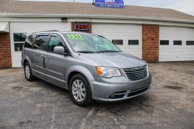 2015 Chrysler Town & Country - Image 9