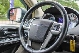 2015 Chrysler Town & Country - Image 13