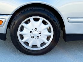 1999 MERCEDES-BENZ E-CLASS SEDAN V6, 3.2 LITER E 320 SEDAN 4D