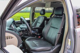 2015 Chrysler Town & Country - Image 17