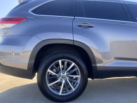 2019 TOYOTA HIGHLANDER SUV V6, 3.5 LITER XLE SPORT UTILITY 4D