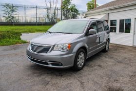 2015 Chrysler Town & Country - Image 3