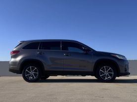 2019 TOYOTA HIGHLANDER SUV V6, 3.5 LITER XLE SPORT UTILITY 4D