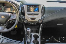 2018 Chevrolet Cruze - Image 15