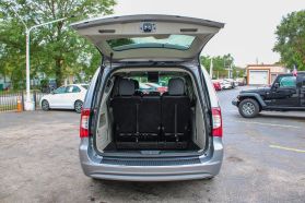 2015 Chrysler Town & Country - Image 10