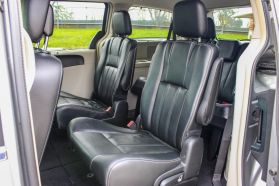 2015 Chrysler Town & Country - Image 19