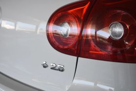 2007 VOLKSWAGEN RABBIT HATCHBACK 5-CYL, PZEV, 2.5 LITER HATCHBACK 4D