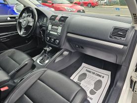 2010 VOLKSWAGEN JETTA SEDAN 5-CYL, PZEV, 2.5 LITER LIMITED EDITION SEDAN 4D