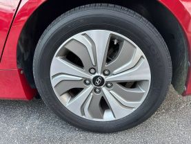 Used 2013 HYUNDAI SONATA SEDAN 4-CYL, HYBRID, 2.4 LITER HYBRID LIMITED SEDAN 4D - LA Auto Star located in Virginia Beach, VA