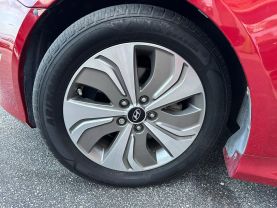 Used 2013 HYUNDAI SONATA SEDAN 4-CYL, HYBRID, 2.4 LITER HYBRID LIMITED SEDAN 4D - LA Auto Star located in Virginia Beach, VA