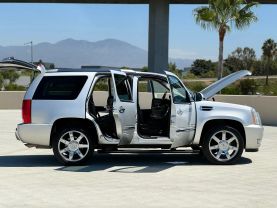 2011 CADILLAC ESCALADE SUV V8, FLEX FUEL, 6.2 LITER SPORT UTILITY 4D