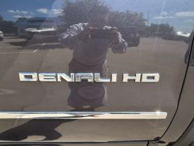 2016 GMC SIERRA 2500 HD CREW CAB PICKUP V8, TURBO DSL, 6.6L DENALI PICKUP 4D 6 1/2 FT