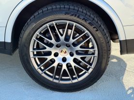 2017 PORSCHE CAYENNE SUV V6, 3.6 LITER PLATINUM EDITION SPORT UTILITY 4D