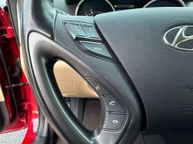 Used 2013 HYUNDAI SONATA SEDAN 4-CYL, HYBRID, 2.4 LITER HYBRID LIMITED SEDAN 4D - LA Auto Star located in Virginia Beach, VA