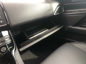 2018 JAGUAR XE SEDAN 4-CYL, TURBO, 2.0 LITER XE 25T PREMIUM SEDAN 4D