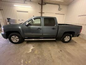 2010 CHEVROLET SILVERADO 1500 CREW CAB PICKUP V8, FLEX FUEL, 5.3 LITER LT PICKUP 4D 5 3/4 FT