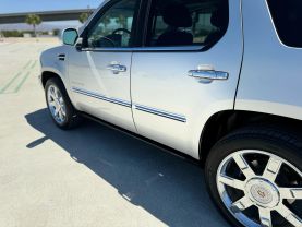 2011 CADILLAC ESCALADE SUV V8, FLEX FUEL, 6.2 LITER SPORT UTILITY 4D