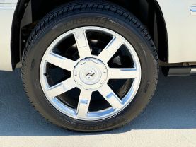 2011 CADILLAC ESCALADE SUV V8, FLEX FUEL, 6.2 LITER SPORT UTILITY 4D