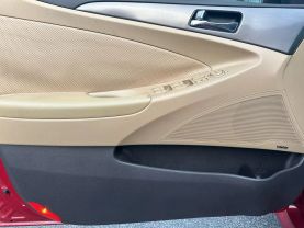 Used 2013 HYUNDAI SONATA SEDAN 4-CYL, HYBRID, 2.4 LITER HYBRID LIMITED SEDAN 4D - LA Auto Star located in Virginia Beach, VA
