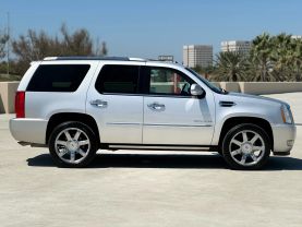 2011 CADILLAC ESCALADE SUV V8, FLEX FUEL, 6.2 LITER SPORT UTILITY 4D
