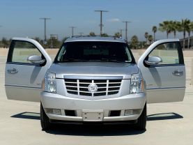 2011 CADILLAC ESCALADE SUV V8, FLEX FUEL, 6.2 LITER SPORT UTILITY 4D