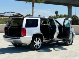 2011 CADILLAC ESCALADE SUV V8, FLEX FUEL, 6.2 LITER SPORT UTILITY 4D