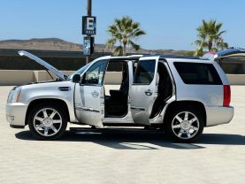 2011 CADILLAC ESCALADE SUV V8, FLEX FUEL, 6.2 LITER SPORT UTILITY 4D