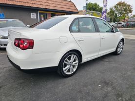 2010 VOLKSWAGEN JETTA SEDAN 5-CYL, PZEV, 2.5 LITER LIMITED EDITION SEDAN 4D