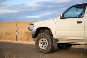 1998 TOYOTA HILUX SPORTS PICKUP TRUCK 2L-TE -